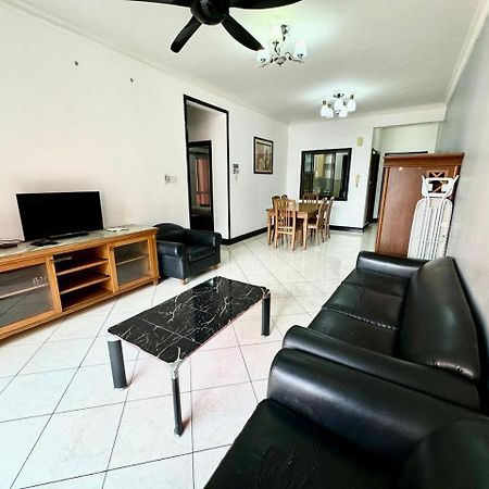 Marina Court Vacation Home 3 Bedrooms - Kota Kinabalu Buitenkant foto