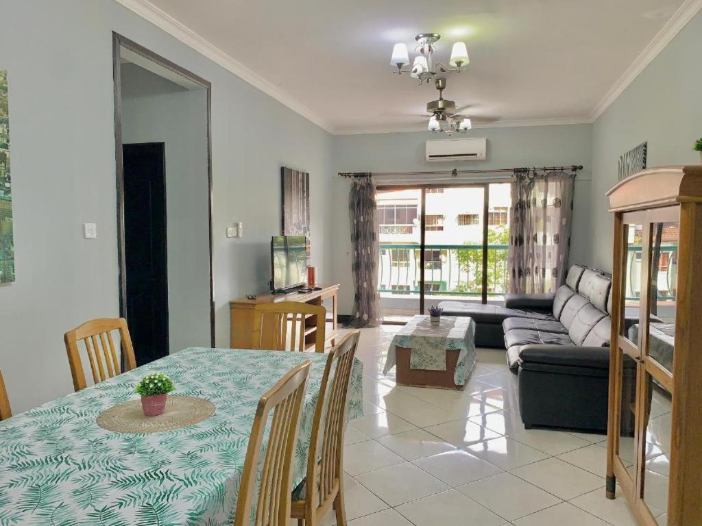 Marina Court Vacation Home 3 Bedrooms - Kota Kinabalu Buitenkant foto