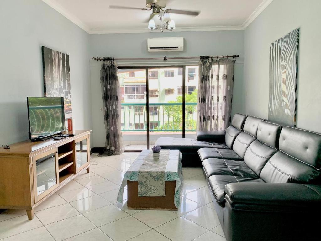 Marina Court Vacation Home 3 Bedrooms - Kota Kinabalu Buitenkant foto