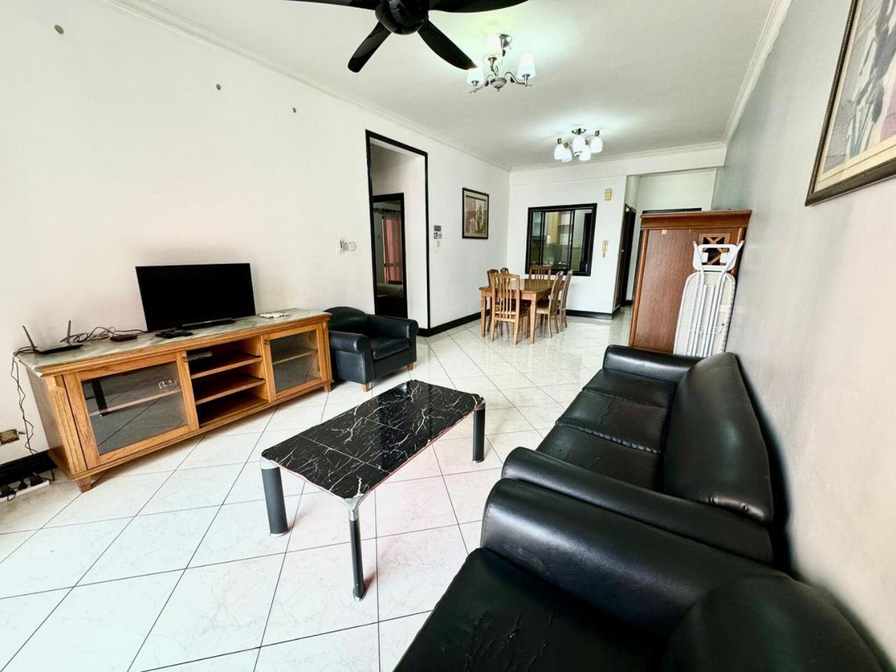 Marina Court Vacation Home 3 Bedrooms - Kota Kinabalu Buitenkant foto