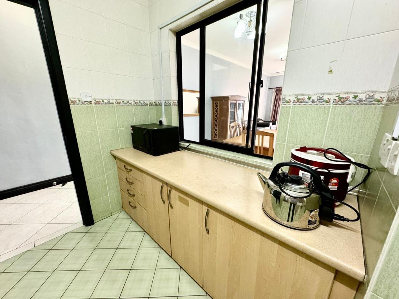 Marina Court Vacation Home 3 Bedrooms - Kota Kinabalu Buitenkant foto